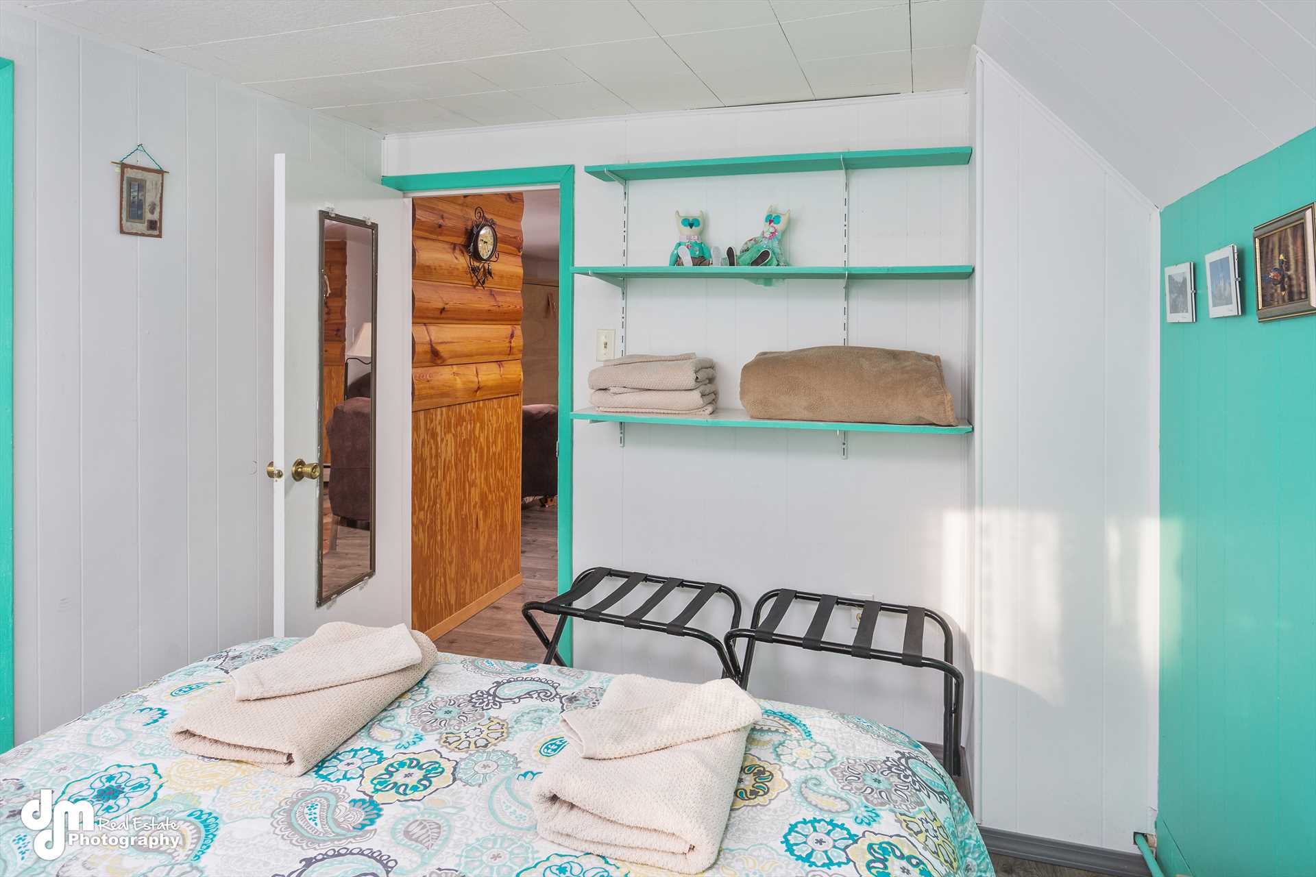 Seward Alaska rental condos  Queen Bed